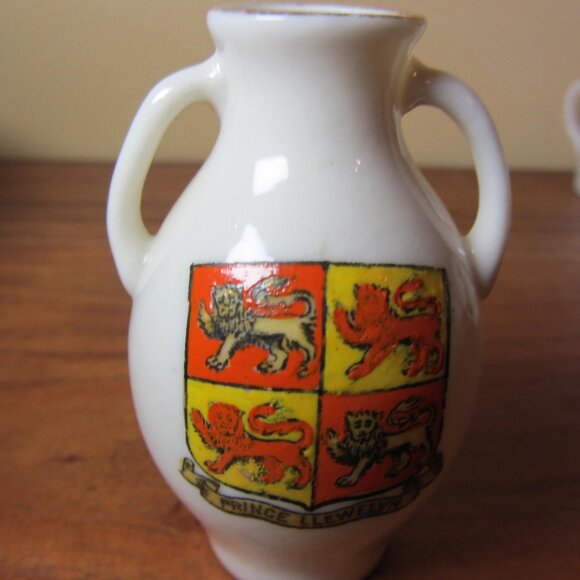 W.H. Goss crested heraldry china vintage Prince Llewelyn (GC061 Grace) - Picture 6 of 8